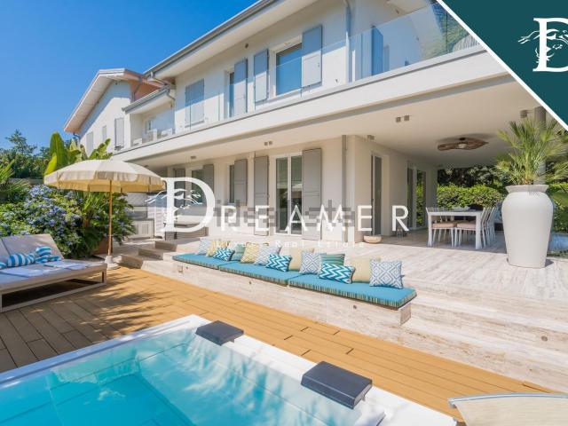 Villetta bifamiliare in vendita di 160 m² in Via Padre Ignazio da Carrara, 4