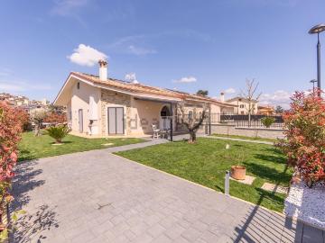 Villetta bifamiliare in vendita di 160 m² in Via Pian Quintino