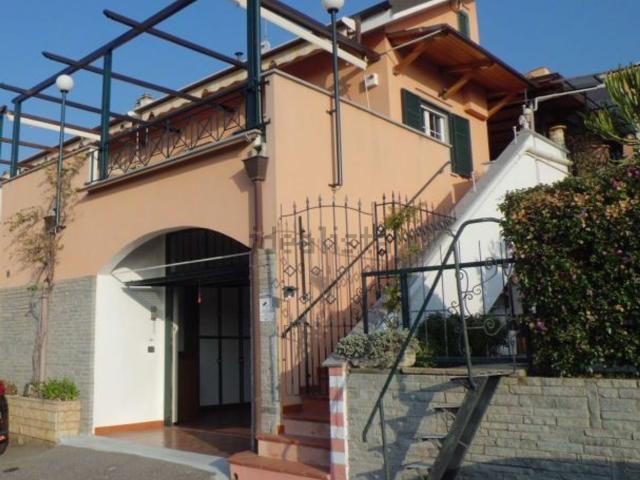 Villetta bifamiliare in vendita di 160 m² in Via pietrafraccia, 7