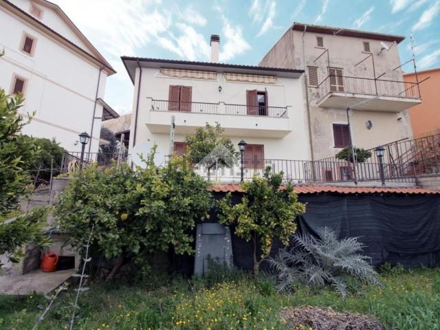 Villetta bifamiliare in vendita di 160 m² in Via Pompeo Magno