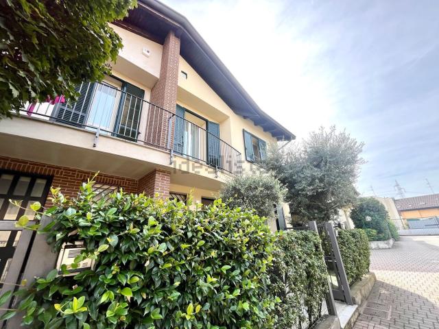 Villetta bifamiliare in vendita di 160 m² in Via Pordoi