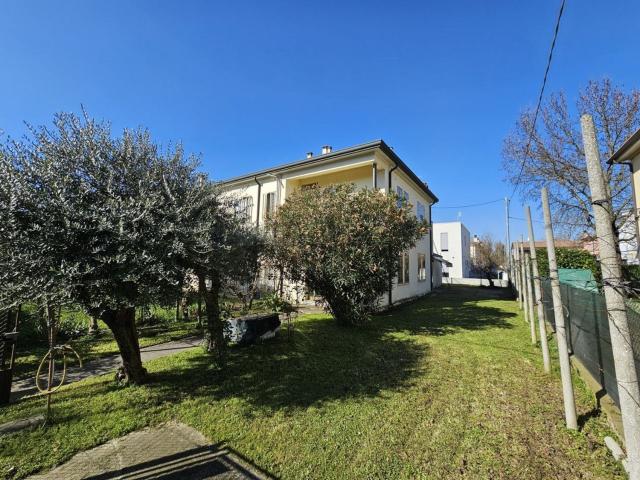 Villetta bifamiliare in vendita di 160 m² in Via Prà