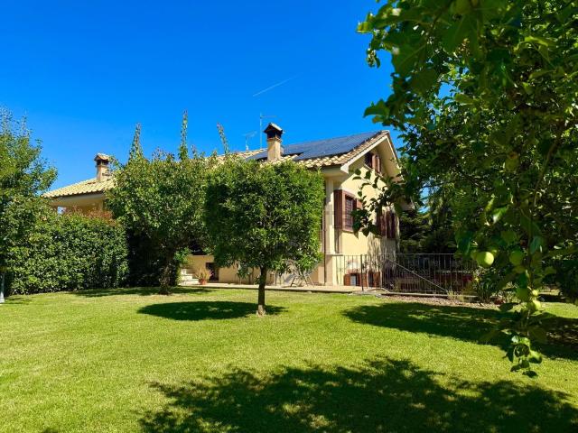 Villetta bifamiliare in vendita di 160 m² in Via Quirino Faricelli