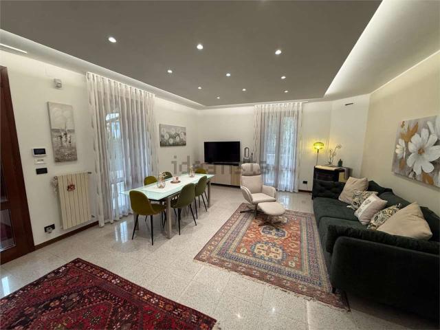 Villetta bifamiliare in vendita di 160 m² in Via Raffaello