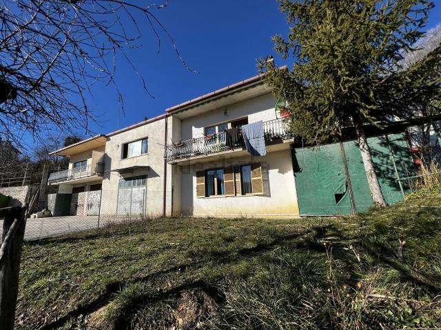 Villetta bifamiliare in vendita di 160 m² in Via reatina