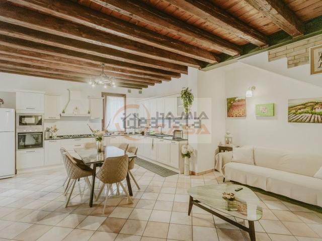 Villetta bifamiliare in vendita di 160 m² in Via Roma
