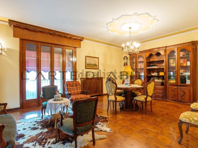 Villetta bifamiliare in vendita di 160 m² in Via Roma, 36