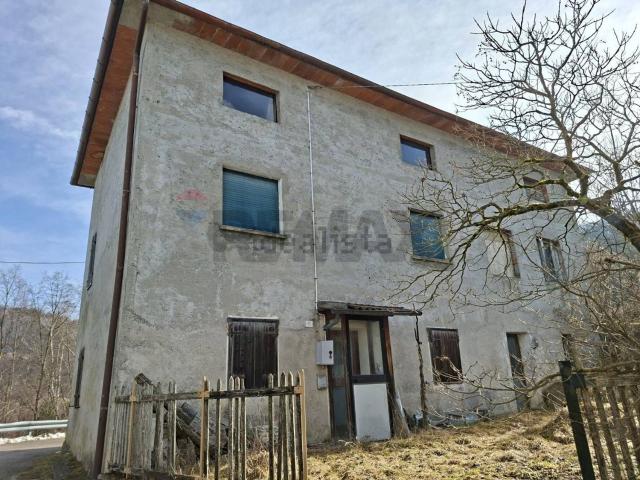 Villetta bifamiliare in vendita di 160 m² in Via Ronce, 80
