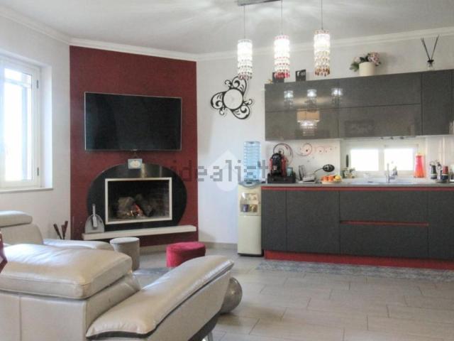 Villetta bifamiliare in vendita di 160 m² in Via Santa Domenica, 4