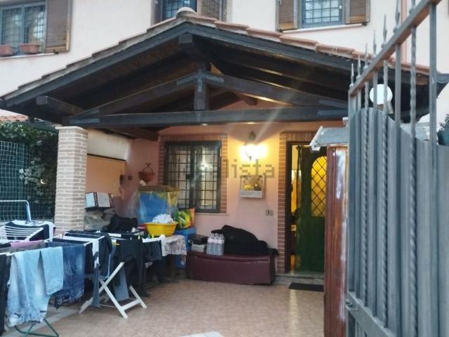 Villetta bifamiliare in vendita di 160 m² in Via San Polo dei Cavalieri