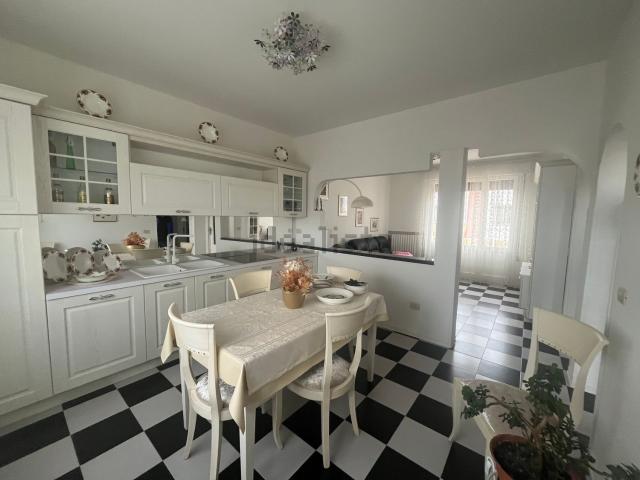 Villetta bifamiliare in vendita di 160 m² in Via Stradona