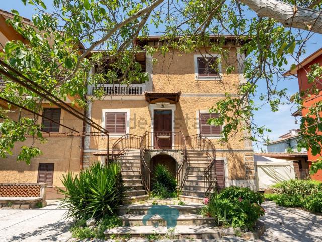 Villetta bifamiliare in vendita di 160 m² in Viale San Lorenzo