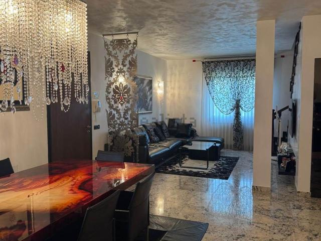 Villetta bifamiliare in vendita di 160 m²