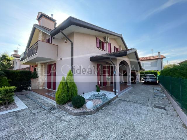 Villetta bifamiliare in vendita di 160 m²