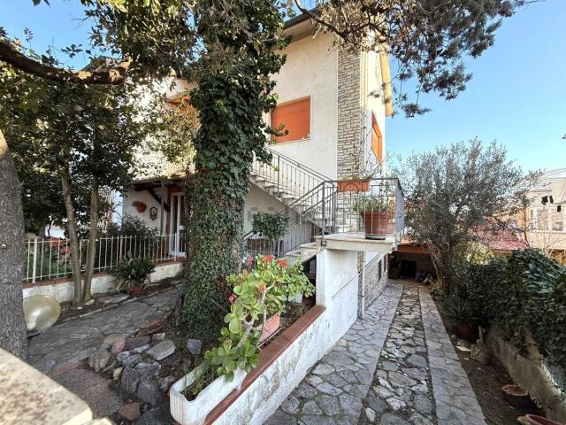 Villetta bifamiliare in vendita di 160 m²
