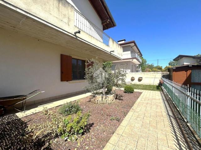 Villetta bifamiliare in vendita di 160 m² in Via Italia Libera, 58