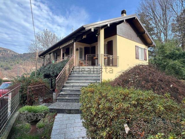 Villetta bifamiliare in vendita di 160 m² in Via Per Albagnano, 8