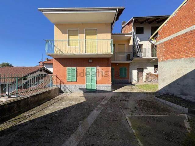 Villetta bifamiliare in vendita di 160 m² in Via Cavour, 39