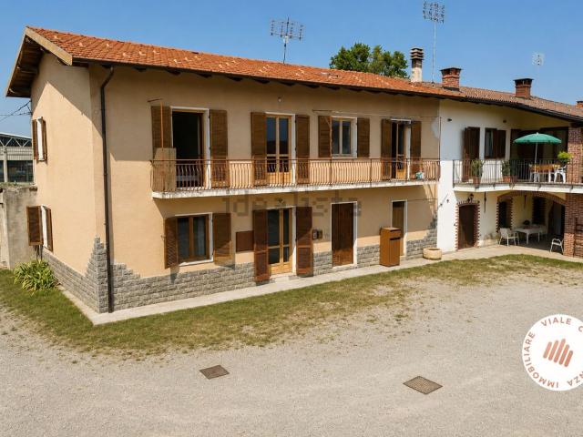 Villetta bifamiliare in vendita di 161 m² in Via Tetto Garrone, 4
