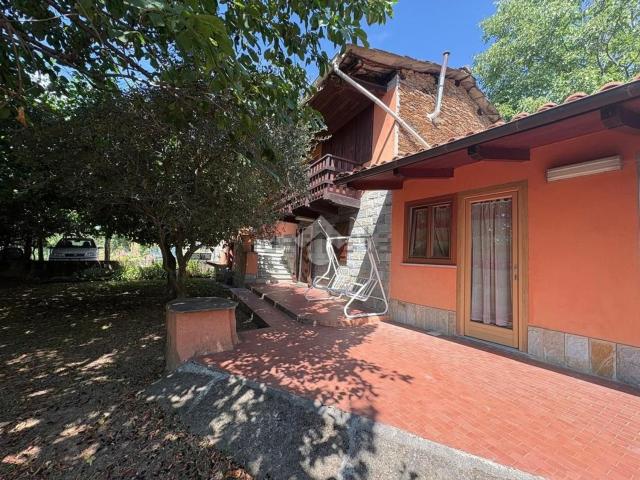 Villetta bifamiliare in vendita di 161 m² in Via Canavera, 9