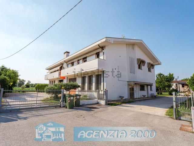 Villetta bifamiliare in vendita di 161 m² in Via degli Artigiani, 5