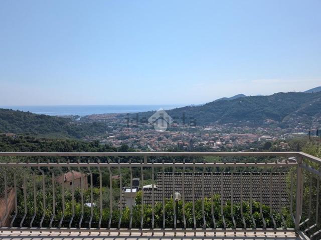 Villetta bifamiliare in vendita di 161 m² in Via Domenico Canata, 24