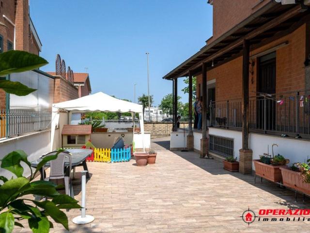 Villetta bifamiliare in vendita di 161 m² in Via Francesco del Furia