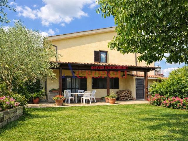 Villetta bifamiliare in vendita di 161 m² in Via San Spirito