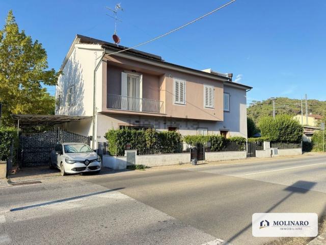 Villetta bifamiliare in vendita di 162 m² in Via Tosco Romagnola Nord