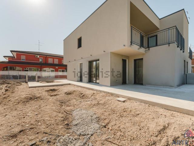 Villetta bifamiliare in vendita di 162 m² in Via Biverone