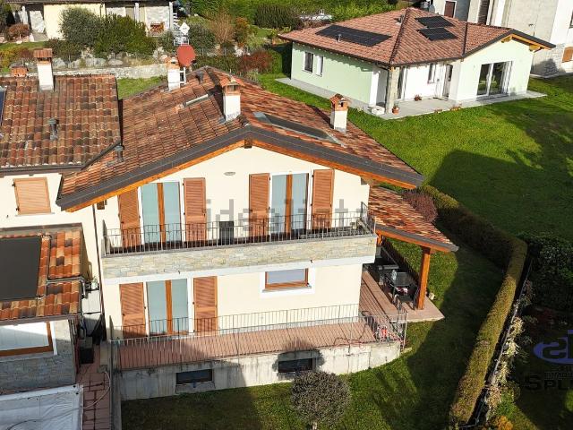 Villetta bifamiliare in vendita di 162 m² in Via delle Vigne, 116