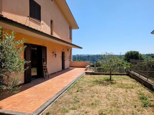 Villetta bifamiliare in vendita di 162 m² in Via di Piazza Fontana