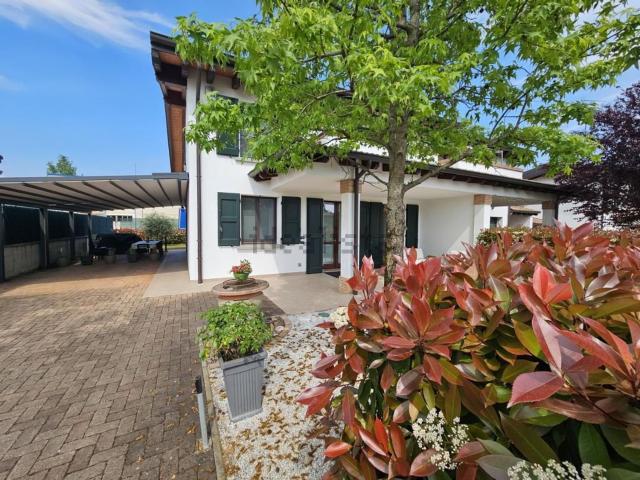 Villetta bifamiliare in vendita di 162 m² in Via Ferruccio Tagliavini, 20