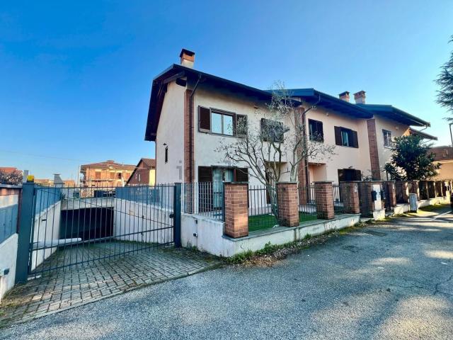 Villetta bifamiliare in vendita di 162 m² in Via Fossano