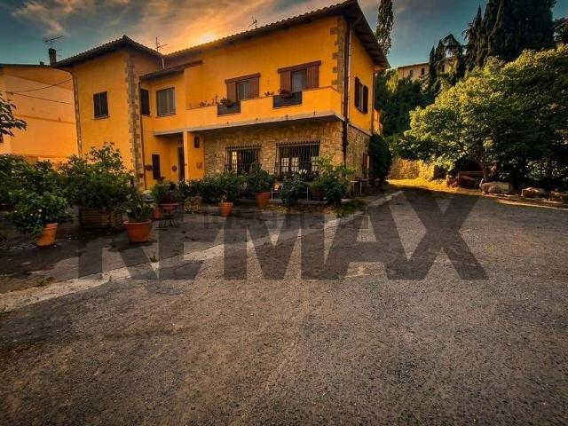 Villetta bifamiliare in vendita di 162 m² in Via IV Novembre, 1