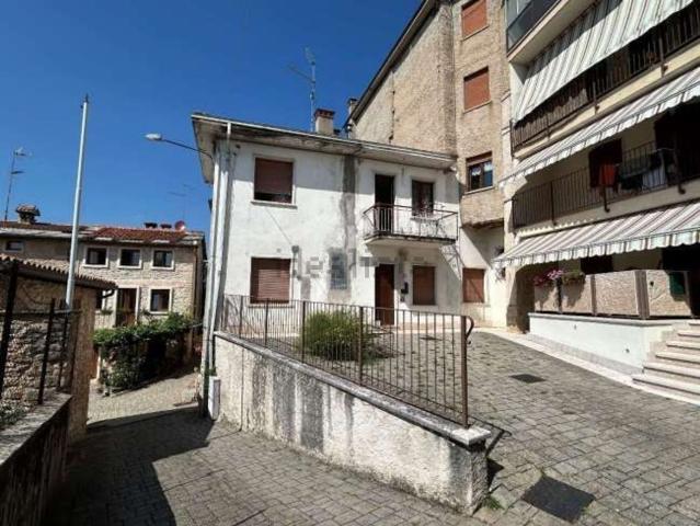 Villetta bifamiliare in vendita di 162 m² in Via Lessini