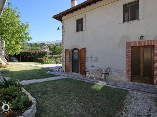 Villetta bifamiliare in vendita di 162 m² in Via Nazzario Sauro