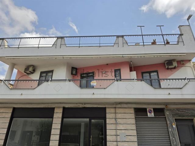 Villetta bifamiliare in vendita di 167 m² in Via Cavaliere Domenico Nicassio, 33