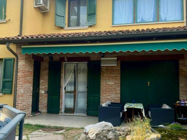 Villetta bifamiliare in vendita di 167 m² in Via Giacomo Matteotti