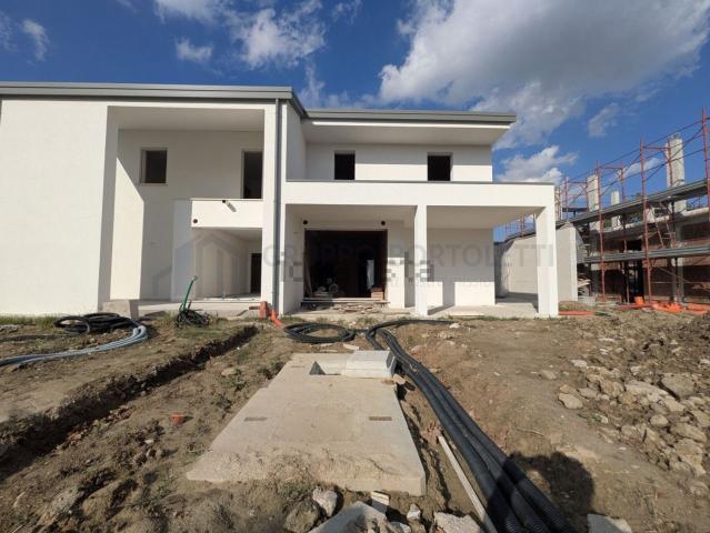 Villetta bifamiliare in vendita di 167 m² in Via Giacomo Puccini