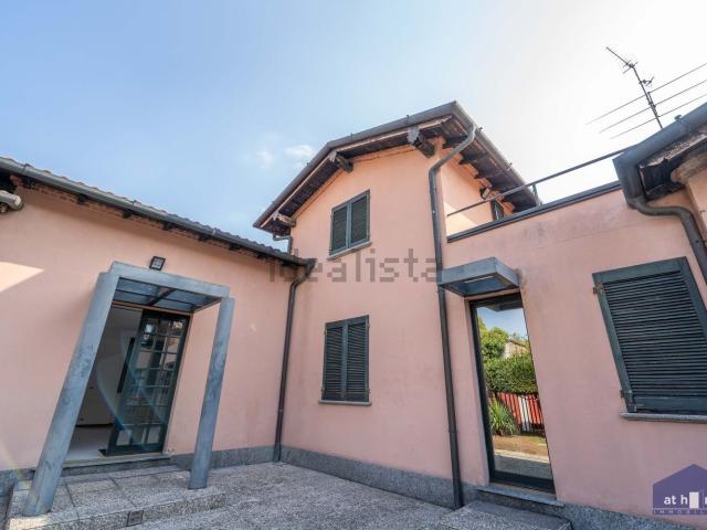 Case e ville in vendita di 167 m² in Via Marco D&apos Agrate, 6
