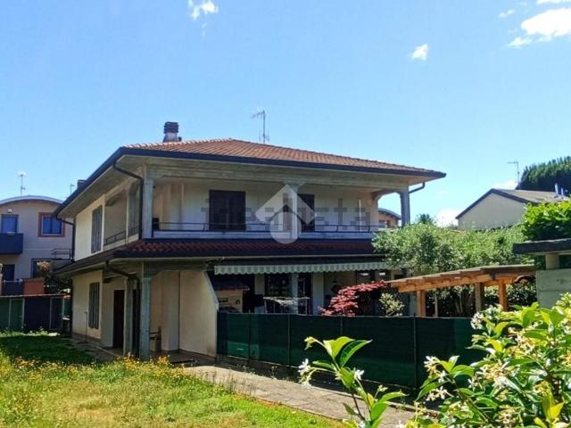 Villetta bifamiliare in vendita di 167 m² in Via Milano, 15