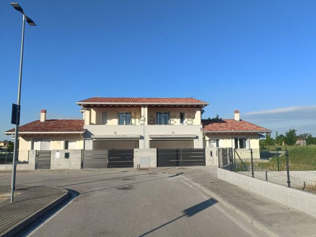 Villetta bifamiliare in vendita di 167 m² in Via Pradat, 23