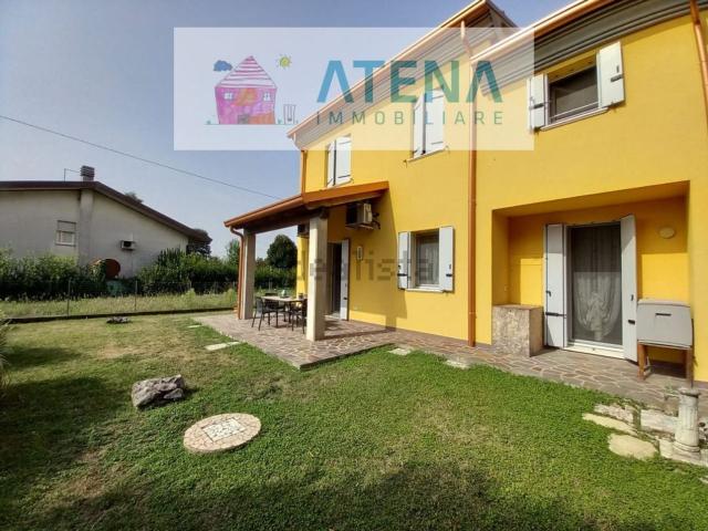 Villetta bifamiliare in vendita di 164 m² in Piazza Umberto I°
