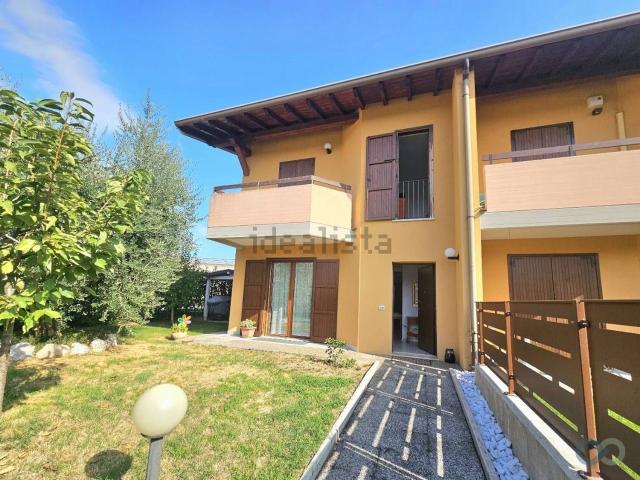 Villetta bifamiliare in vendita di 164 m² in Via Giovanni Pascoli, 38