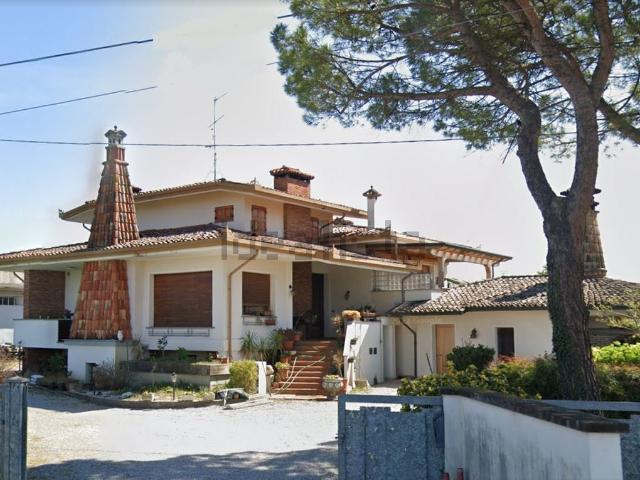 Villetta bifamiliare in vendita di 166 m² in Via Istria