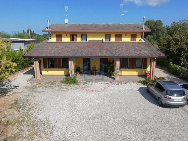 Villetta bifamiliare in vendita di 164 m² in Via Nuova