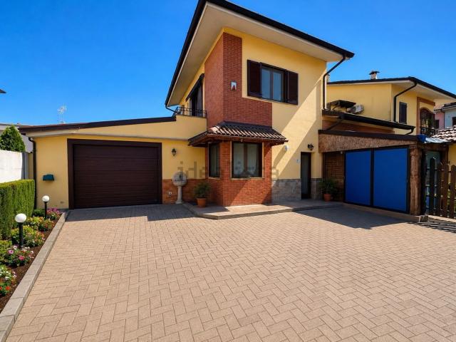 Villetta a schiera in vendita di 164 m² in Via Salvo D&apos Acquisto, 14