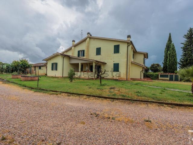 Villetta bifamiliare in vendita di 165 m² in Strada della Principina 2