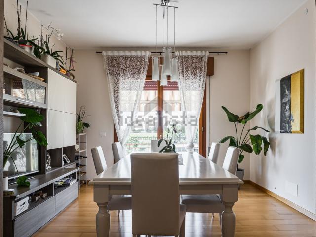 Villetta bifamiliare in vendita di 165 m² in Via Tornaressa
